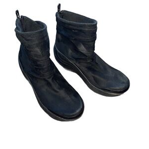 Bzees Black Platform Suede Ankle Washable Boots size 9